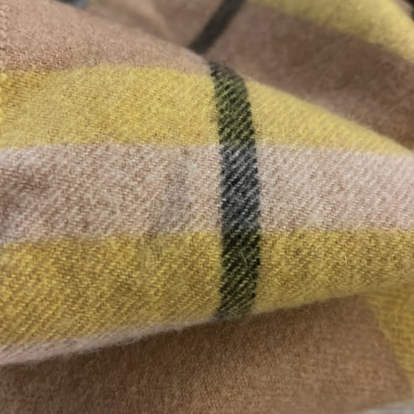 BURBERRY London Rare Tan Yellow & Black Plaid 100% Cashmere Fringed Scarf - Picture 5 of 5